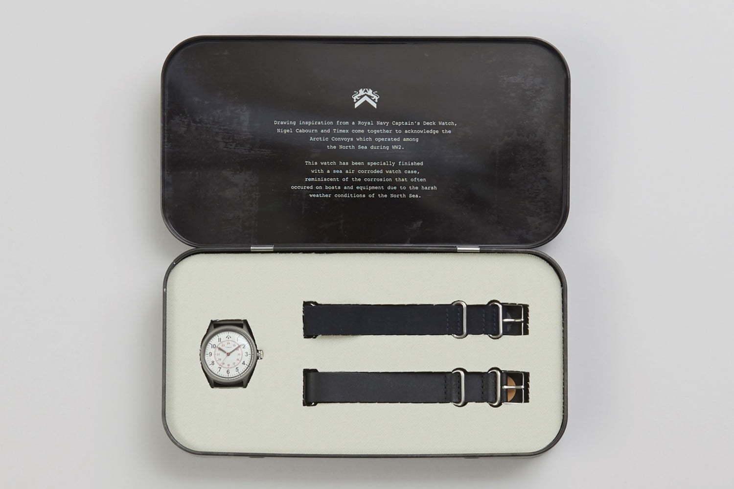 ナイジェル・ケーボン×タイメックスのステンレスケース腕時計、イギリス海軍のデッキウォッチから着想 