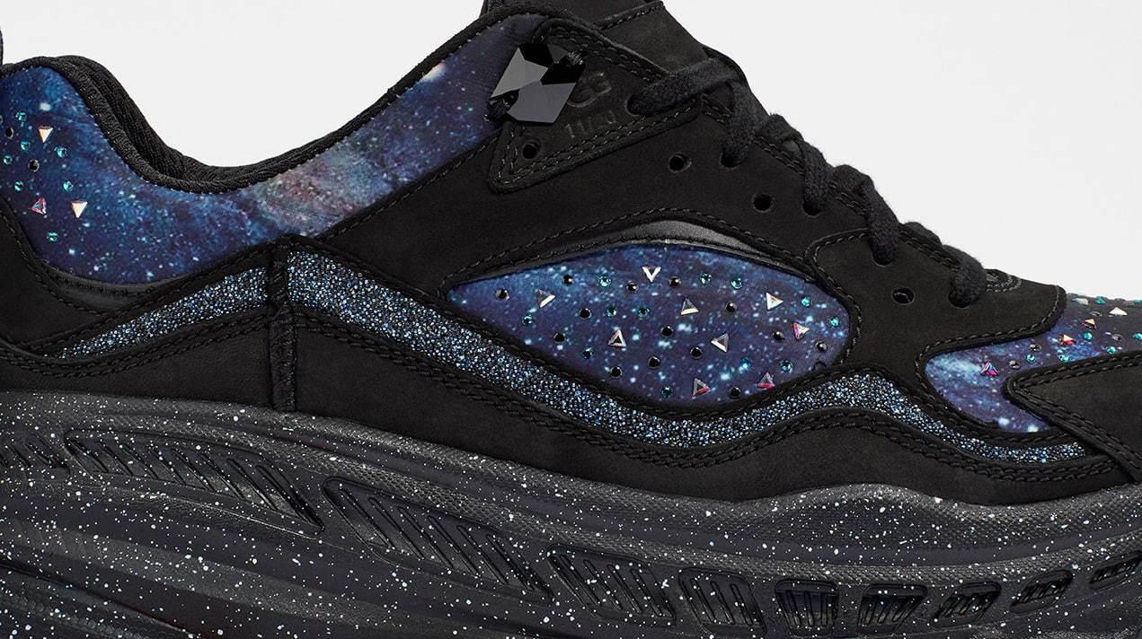 UGG“星空”柄の厚底スニーカー、輝くスワロフスキークリスタルをアッパーに散りばめて コピー UGG“星空”柄の厚底スニーカー、輝くスワロフスキークリスタルをアッパーに散りばめて コピー