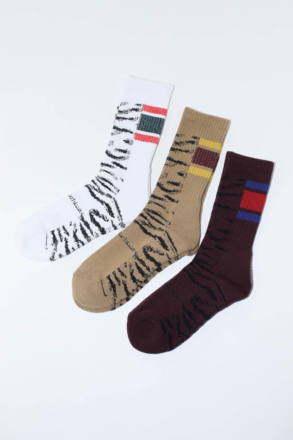 トーガ×タビオの靴下 - “東賀”の文字デザインやシアー素材ソックス、メンズ&ウィメンズで コピー トーガ×タビオの靴下 - “東賀”の文字デザインやシアー素材ソックス、メンズ&ウィメンズで コピー
