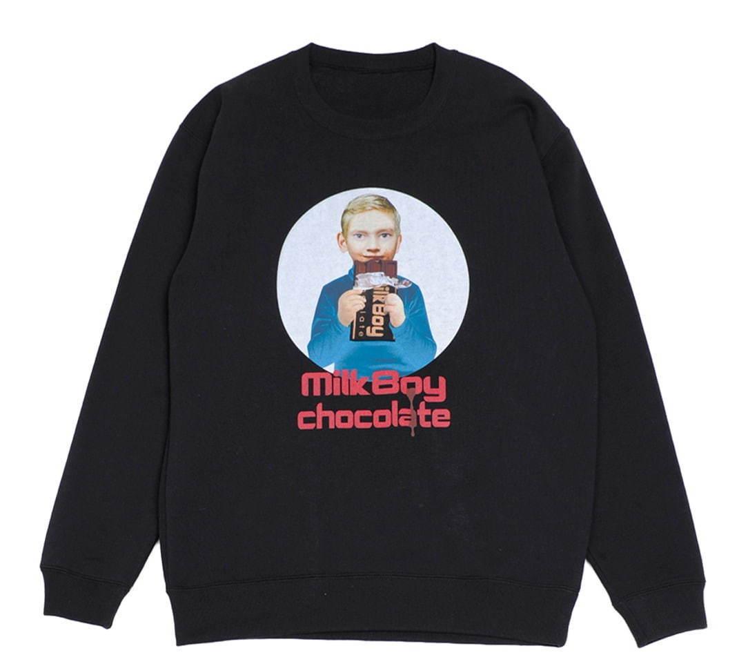 ミルクボーイ“チョコレートショップ”着想のTシャツ&“ハート型ショコラ”がとろけるスウェット コピー ミルクボーイ“チョコレートショップ”着想のTシャツ&“ハート型ショコラ”がとろけるスウェット コピー
