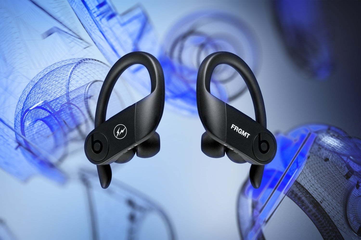 Beats × フラグメント デザインのイヤホン“稲妻”ロゴ入り「Powerbeats Pro」 