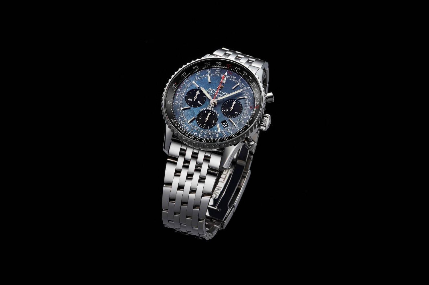 ブライトリングの腕時計「ナビタイマー」マザー オブ パールの文字盤×ブラックサブダイヤルの新作 コピー