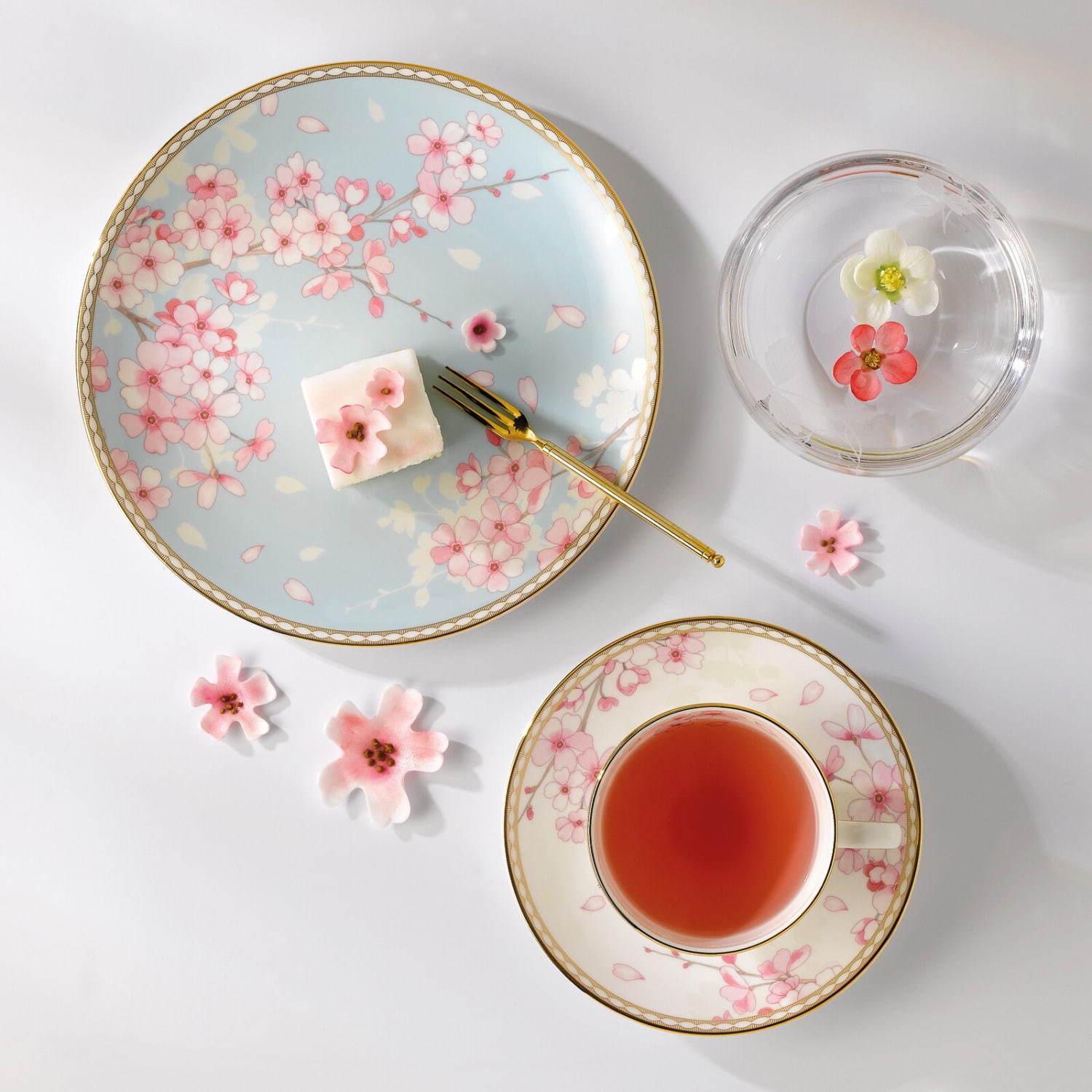 ウェッジウッド“桜の花びら”を描いた「スプリング ブロッサム」テーブルウェアの限定セット コピー