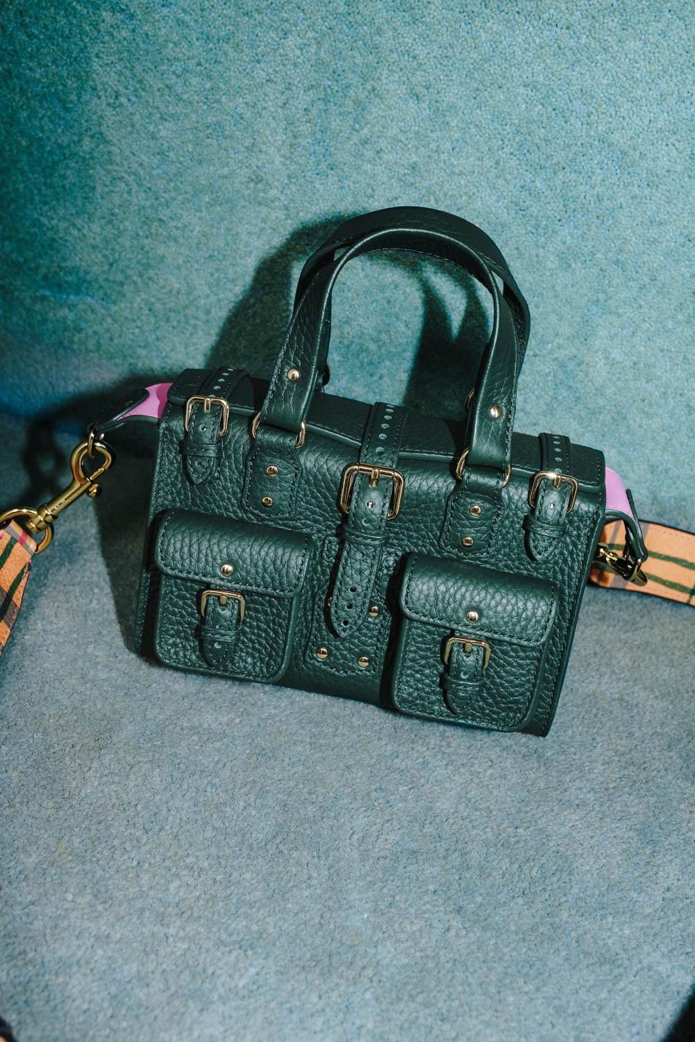 マルベリー名作バッグが“ミニサイズ”で復刻、旅行鞄イメージの「ロクサンヌ」&人気「アレクサ」など コピー