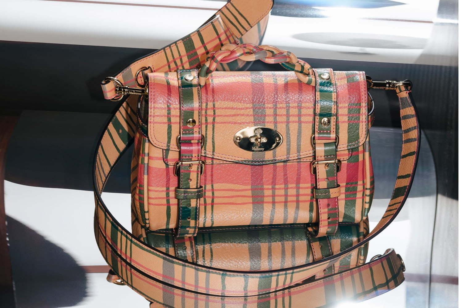 マルベリー名作バッグが“ミニサイズ”で復刻、旅行鞄イメージの「ロクサンヌ」&人気「アレクサ」など 