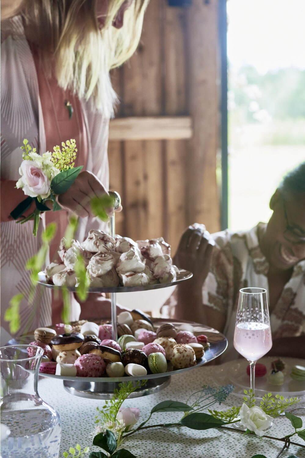 イケアの季節限定コレクション「インビューデン」テーブル周りを華やかに演出するケーキスタンドや花瓶 コピー