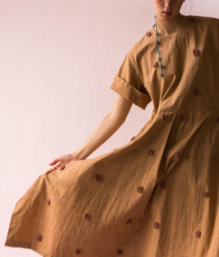 HaaTの新作、ストライプラインのワンピースや格子柄×刺繍のジャンプスーツなど コピー HaaTの新作、ストライプラインのワンピースや格子柄×刺繍のジャンプスーツなど コピー