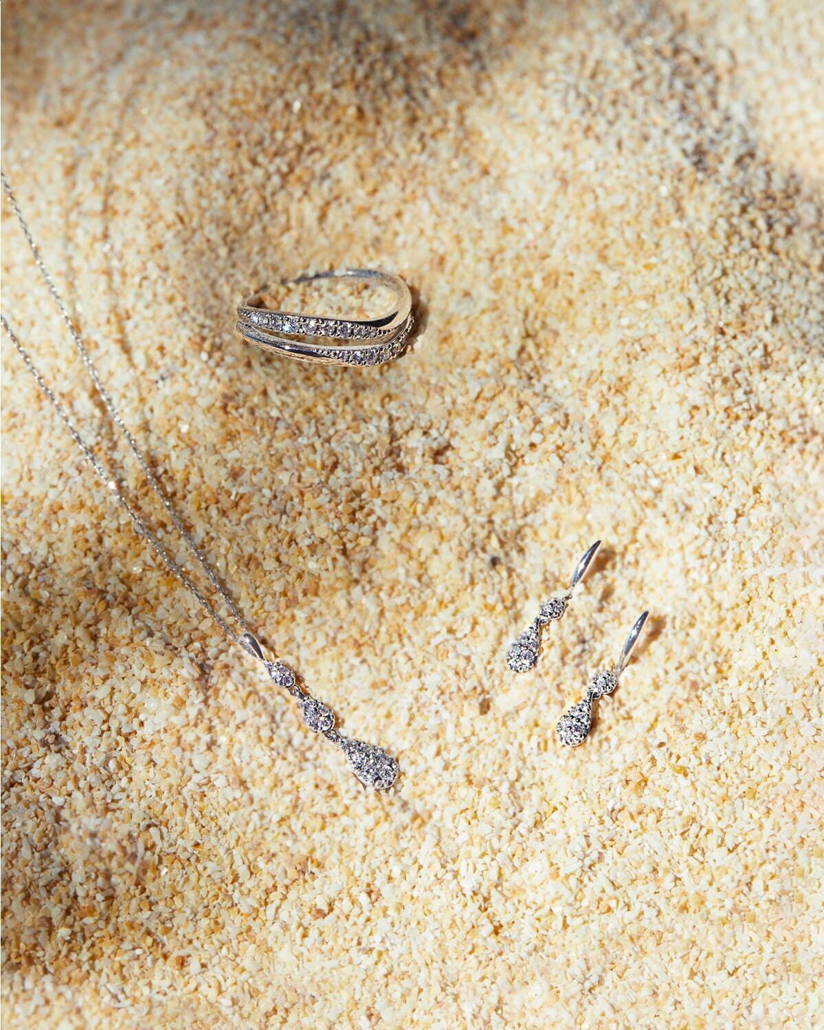 ヴァンドーム青山“海の中”を表現したジュエリー、ラピスラズリや淡水パールのネックレス コピー