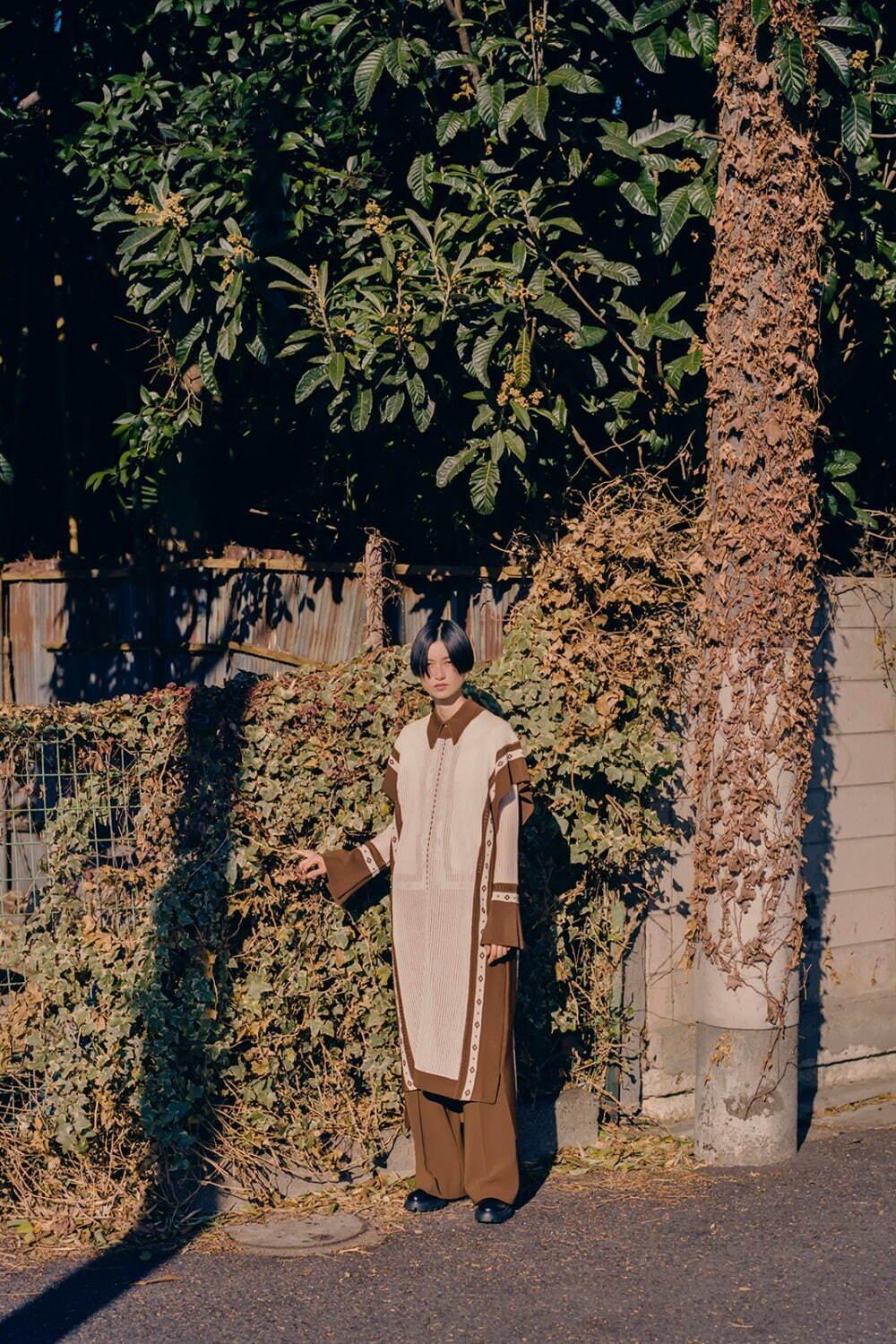 マメ クロゴウチ 2021年プレフォールコレクション - 夕暮れの京の都、格子窓の光をたよりに コピー