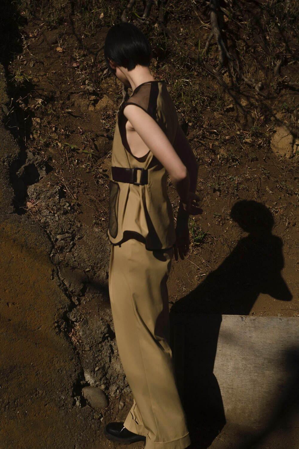 マメ クロゴウチ 2021年プレフォールコレクション - 夕暮れの京の都、格子窓の光をたよりに コピー