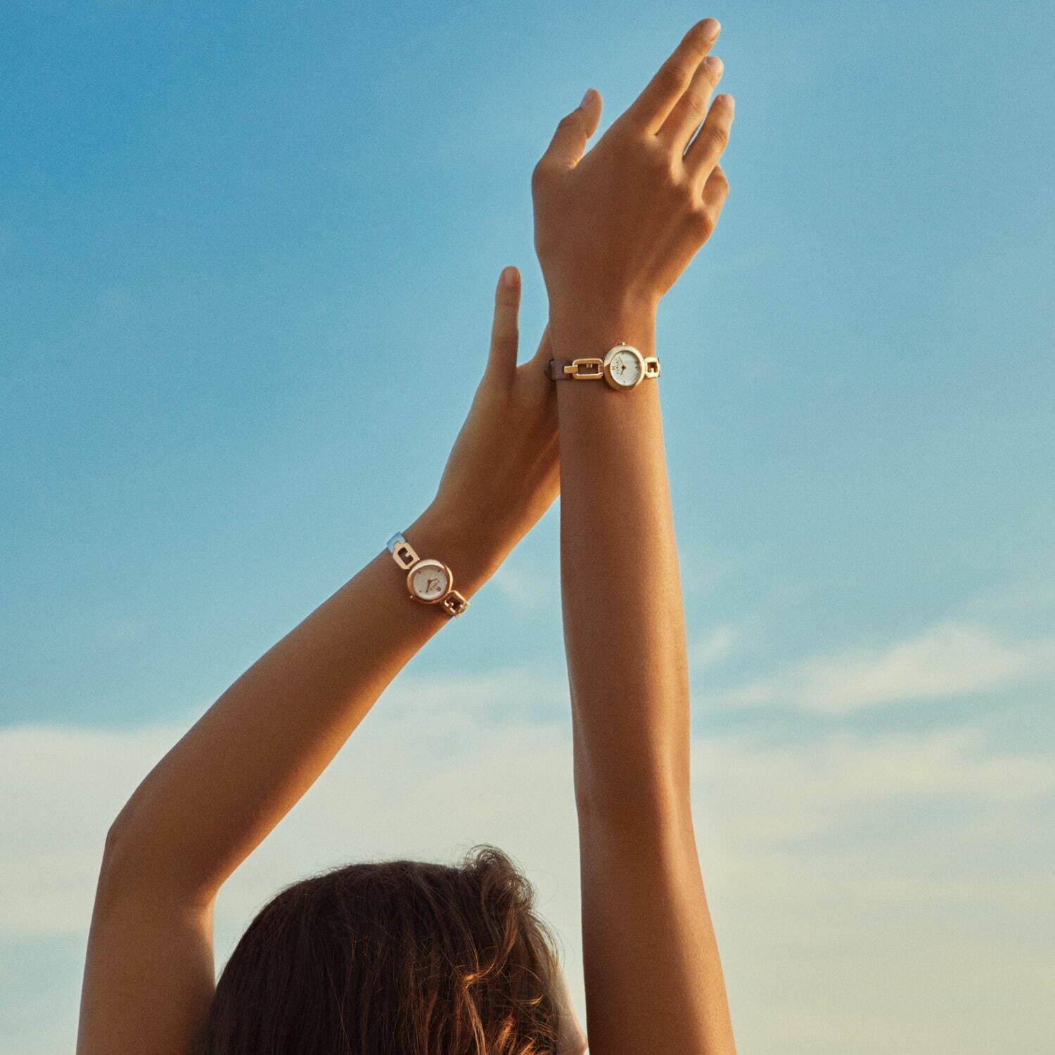 「フルラ アルコ チェーン」“透け感アーチロゴ”の新腕時計、アクセ感覚で楽しめるエレガントウォッチ コピー