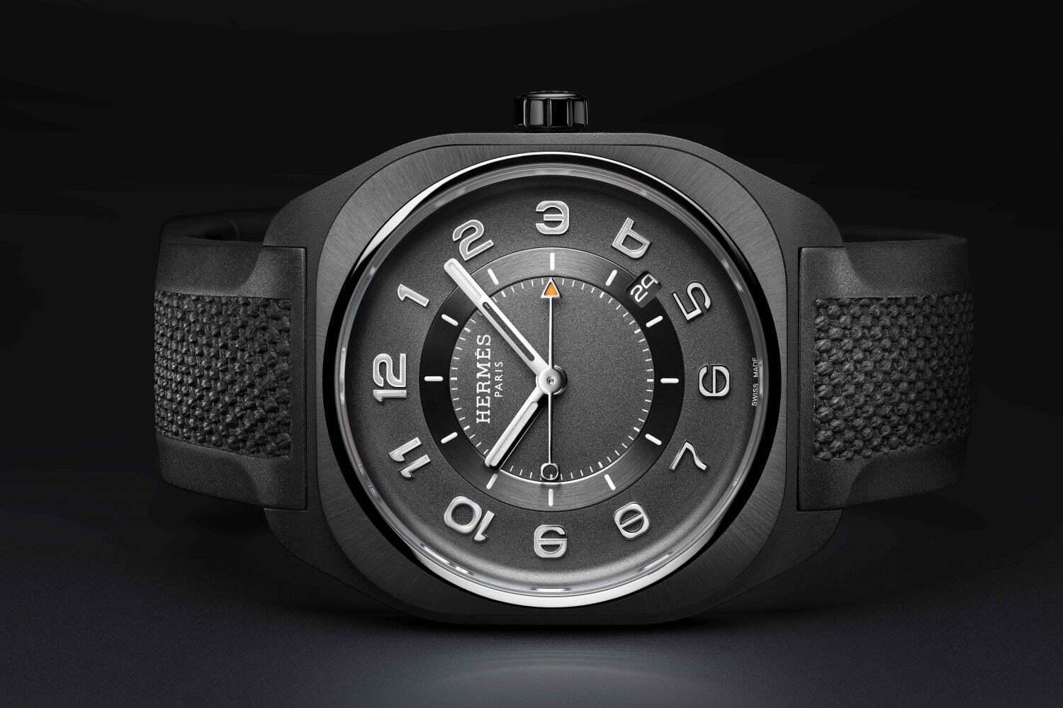 エルメスのメンズ腕時計《エルメスH08》堅牢なクッション型ケースに円形の文字盤 