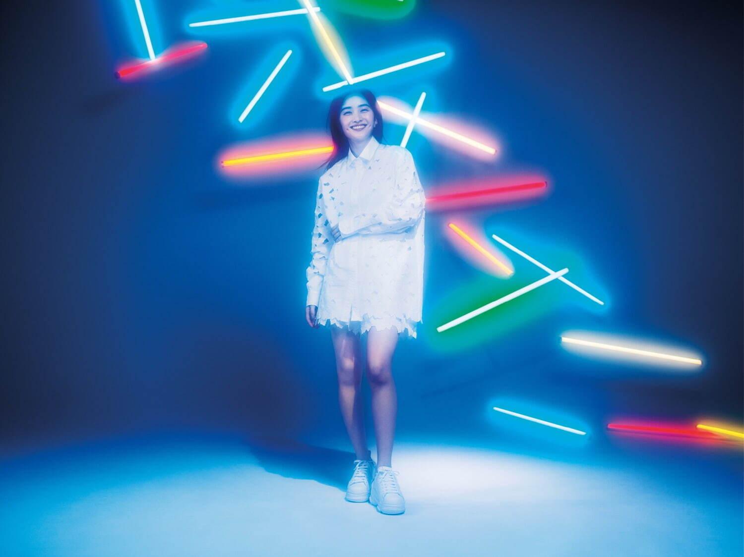 レッド ヴァレンティノの“大胆リボン”サンダル&厚底スニーカー、ももクロ 百田夏菜子が纏う新作 コピー レッド ヴァレンティノの“大胆リボン”サンダル&厚底スニーカー、ももクロ 百田夏菜子が纏う新作 コピー