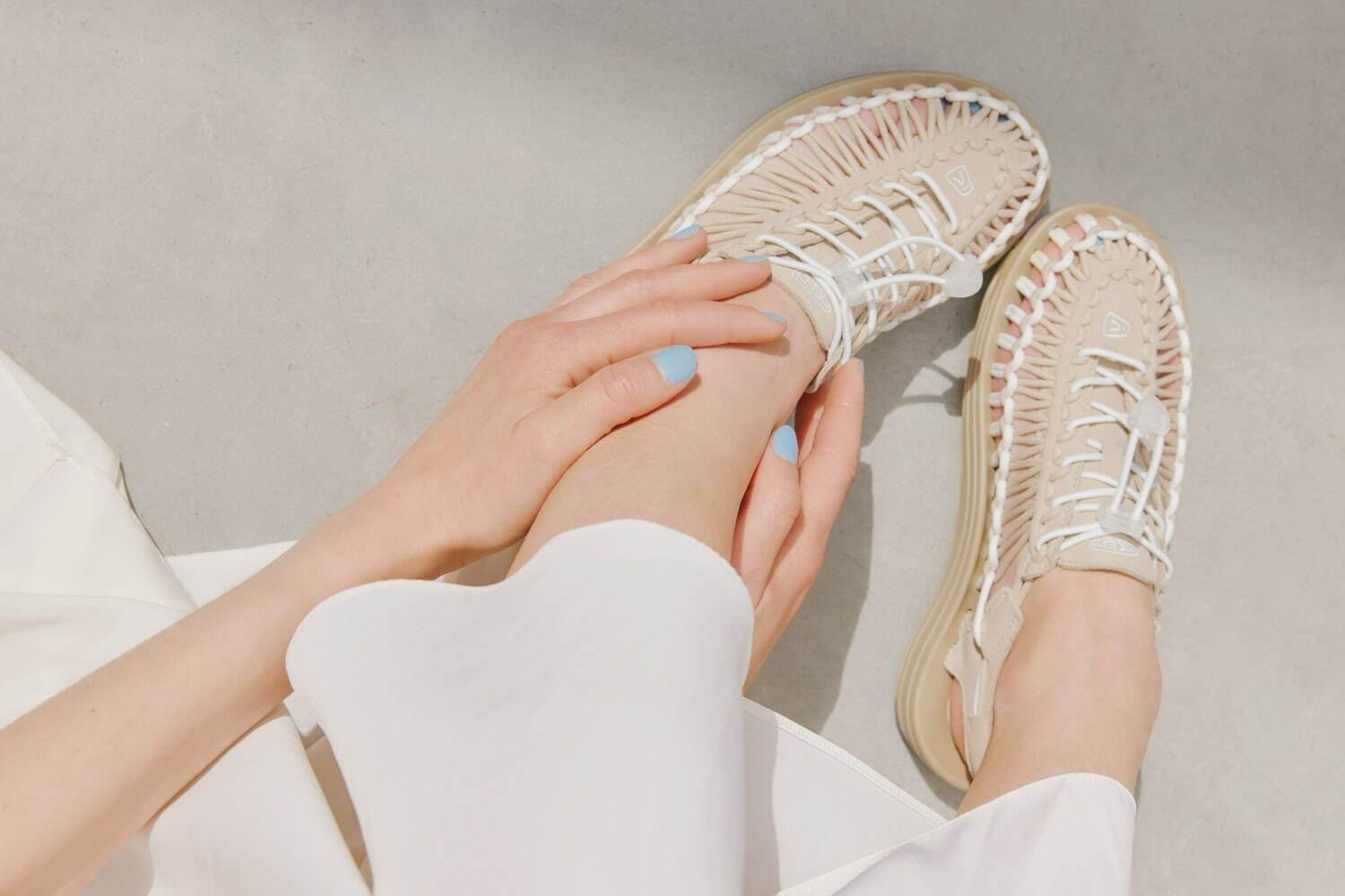 エミ×KEEN初コラボサンダル「ユニーク」ナチュラルカラーアッパー×パープルソール コピー エミ×KEEN初コラボサンダル「ユニーク」ナチュラルカラーアッパー×パープルソール コピー