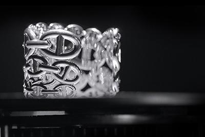 エルメスが新作シルバージュエリーのショートフィルムを公開 - 「銀が音を奏でる」幻想的な映像 