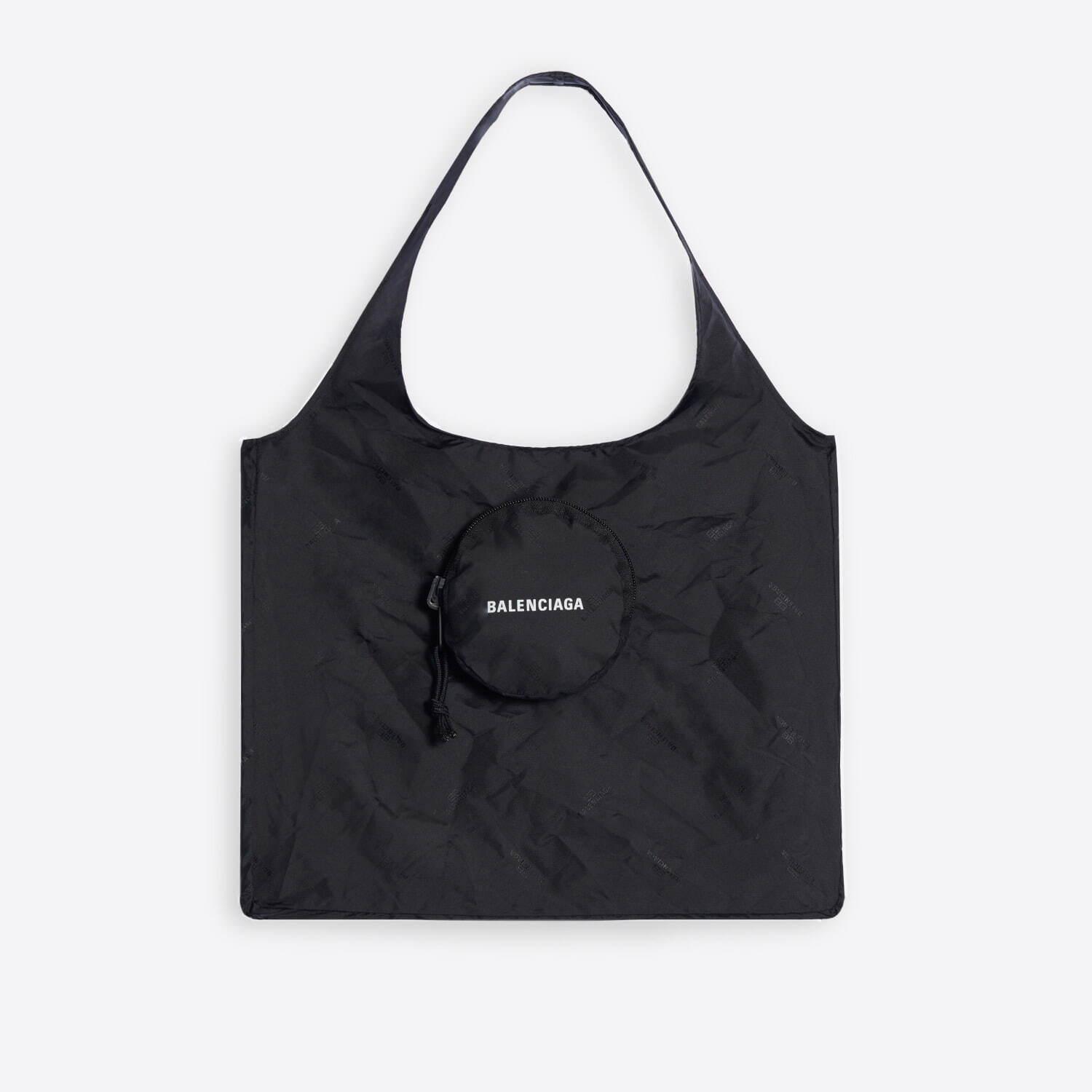 バレンシアガから“小さくたためる”ロゴ入りショッピングバッグ「グローサリーショッパー」 コピー