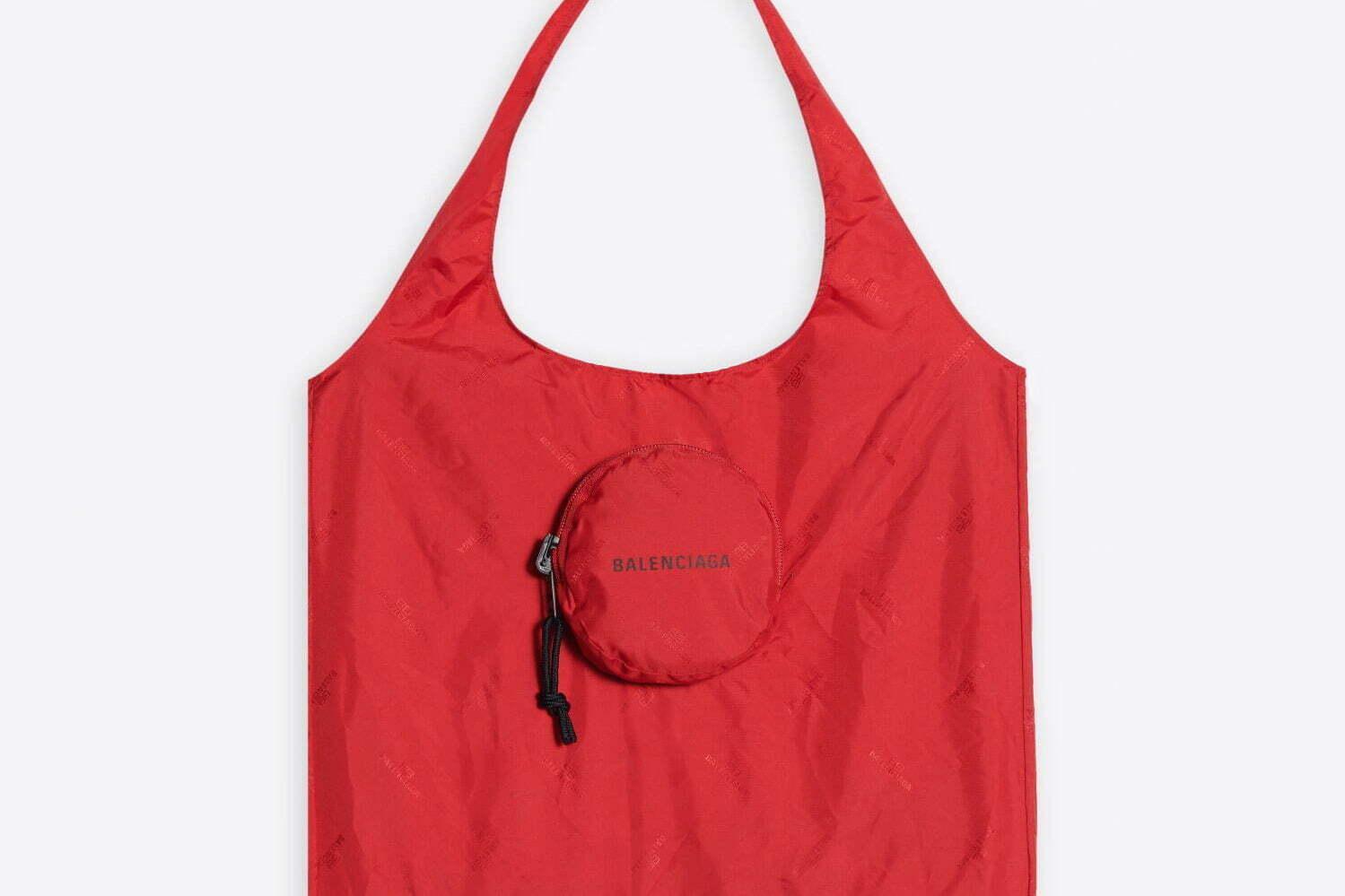 バレンシアガから“小さくたためる”ロゴ入りショッピングバッグ「グローサリーショッパー」 