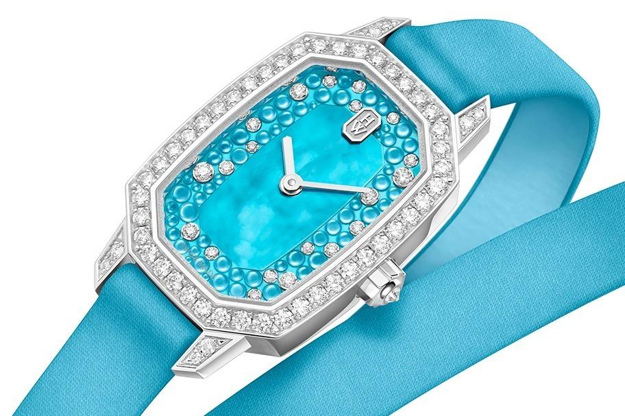 ハリー・ウィンストン、ダイヤモンドの“エメラルドカット”から着想した腕時計にヴィヴィッドな新色 