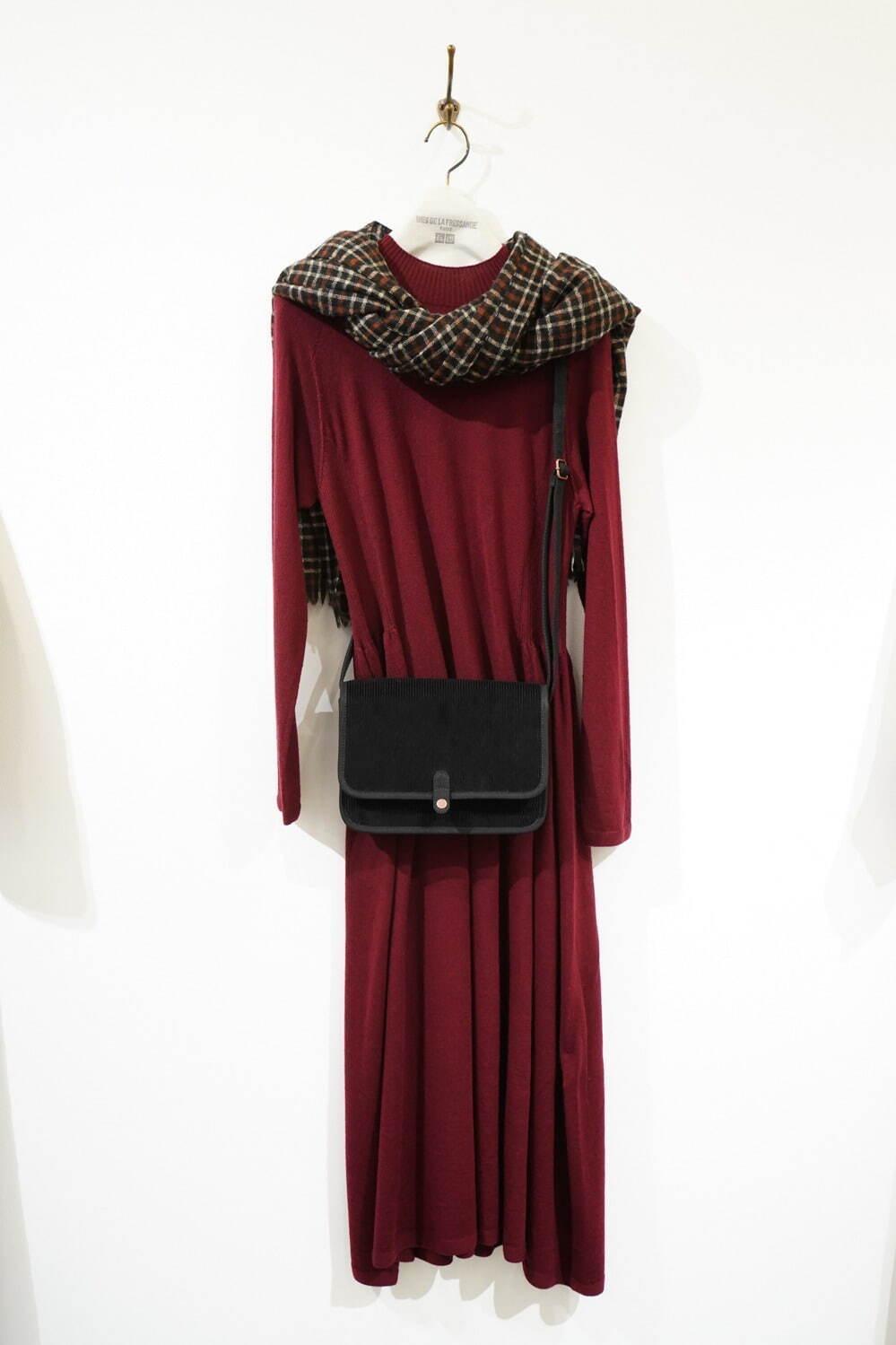 ユニクロ / イネス・ド・ラ・フレサンジュ 21年秋冬、3Dニットドレスや小花模様のワンピース コピー