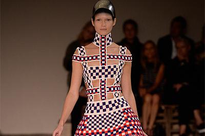 アレキサンダー・マックイーン 2014年春夏コレクション - 力強く生まれ変わった20世紀アート 