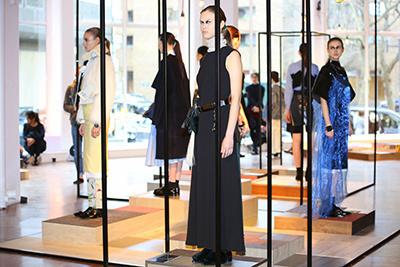 TOGA 2014-15年秋冬コレクション - 荒々しくタフな「ロデオ」を新素材で 