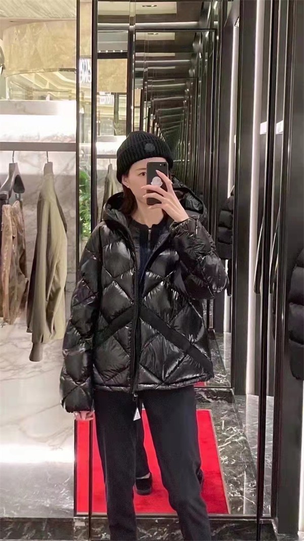 MONCLER ダウンジャケットコピー